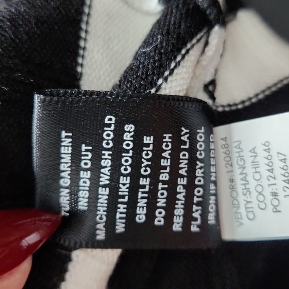 Hot Topic Black Short Sleeve School Sweater W/ Embroidered Pentagram Plus Sz2X - Picture 6 of 8